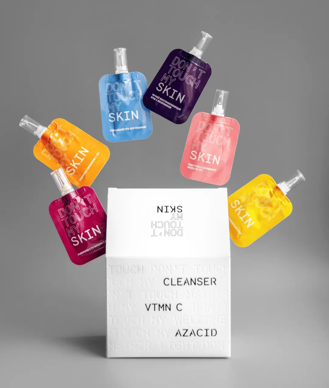 Важно! Не используйте сыворотки с активными компонентами друг за другом — наносите их в разные дни или разное время суток.
УТРО
Шаг 1.
Очищающий гель для умывания
Шаг 2.
Сыворотка с витамином С 18%
Шаг 3.
Лёгкий увлажняющий крем
ВЕЧЕР
Шаг 1.
Очищающий гель для умывания
Шаг 2.
Сыворотка с ретинолом 0.4%
ИЛИ
Сыворотка с азелаиновой кислотой 10%
Шаг 3.
Ночной восстанавливающий крем